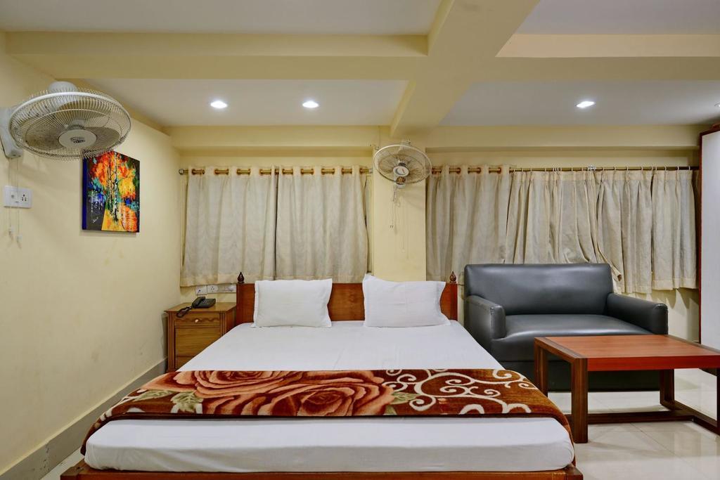 Marina Beach House Hotel Puri Exterior foto